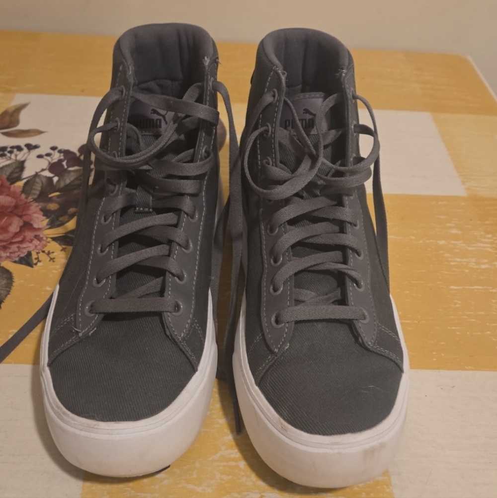 Pumas Stacked High Top Sneakers Size Womens 9.5